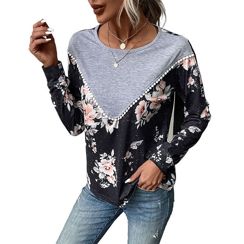 Damen Lässiges Langarm-Jerseyshirt mit kontrastiertem V‑Einsatz, Pompon‑Borte und floralem Alloverprint Echoarchiv