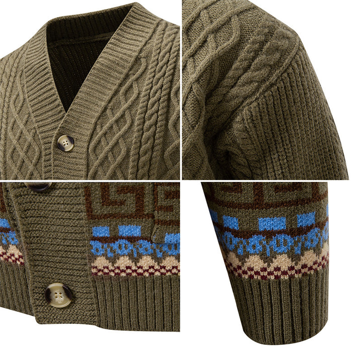 Herren Grobstrick-Cardigan mit Zopfmuster, Jacquard-Bändern und markanter Knopfleiste Echo Archiv