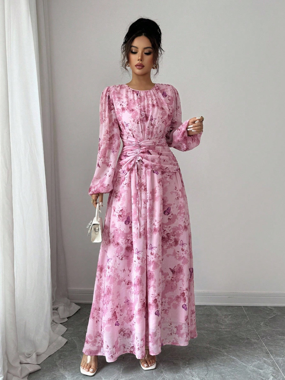 Damen Maxikleid mit floralem Schmetterlingsprint, geraffter Taillenpartie und langen Ballonärmeln Echo Archiv
