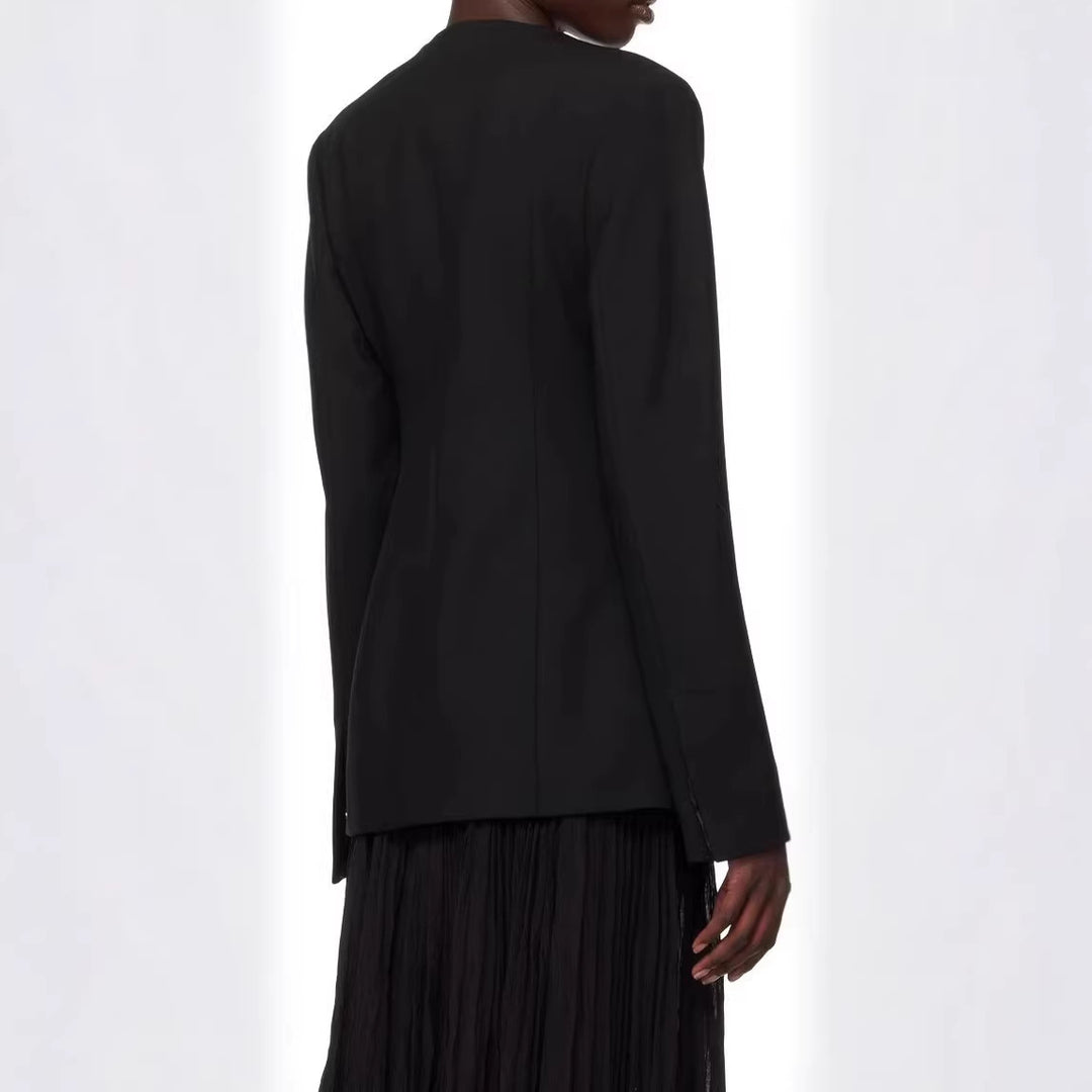 Damen taillierter Einreiher-Blazer mit Rundhalsausschnitt, verdeckter Knopfleiste und Pattentaschen Echoarchiv