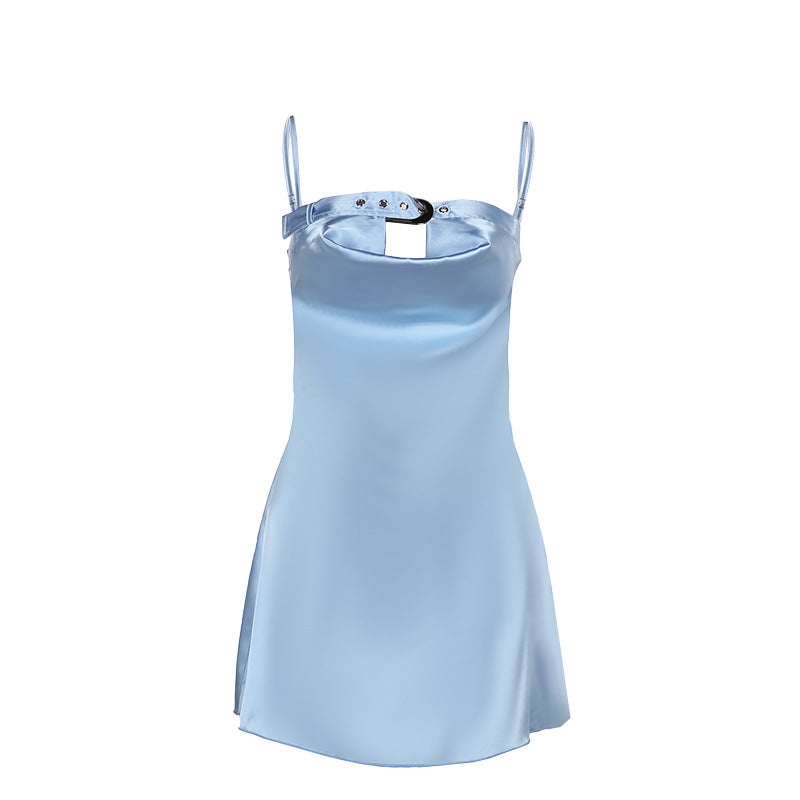 Damen elegantes Satin-Kleid mit verstellbaren Trägern und exklusivem Ausschnitt Echo Archiv