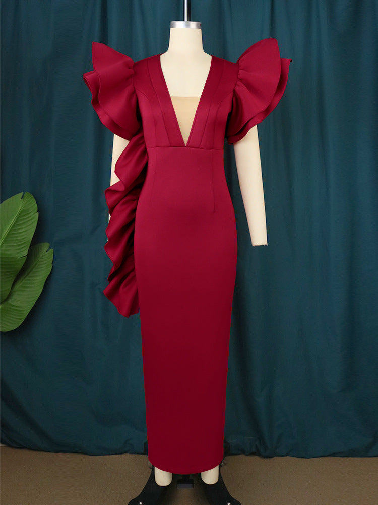 Damen figurumspielendes Abendkleid mit voluminösen Rüschenärmeln Echo Archiv