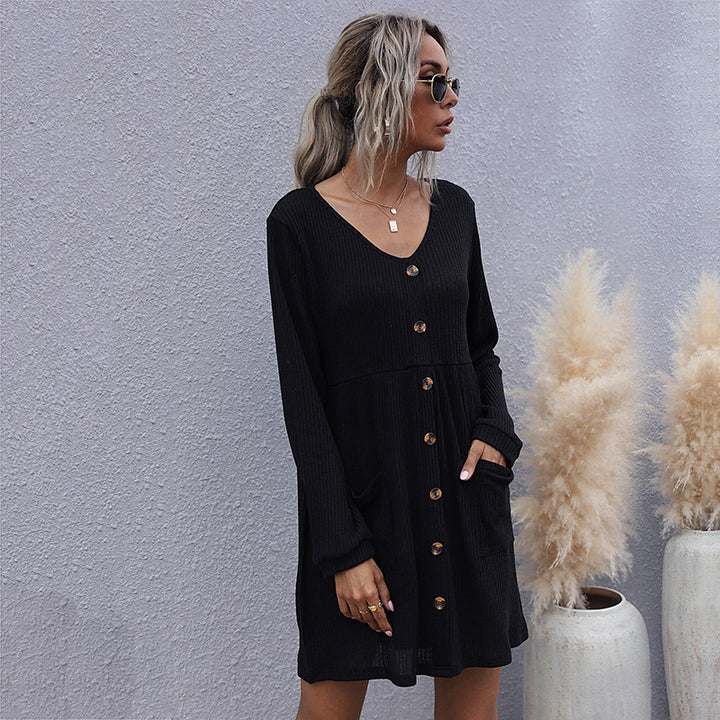 Damen Strick-Kurzkleid mit V‑Ausschnitt, Knopfleiste und Eingrifftaschen Echoarchiv