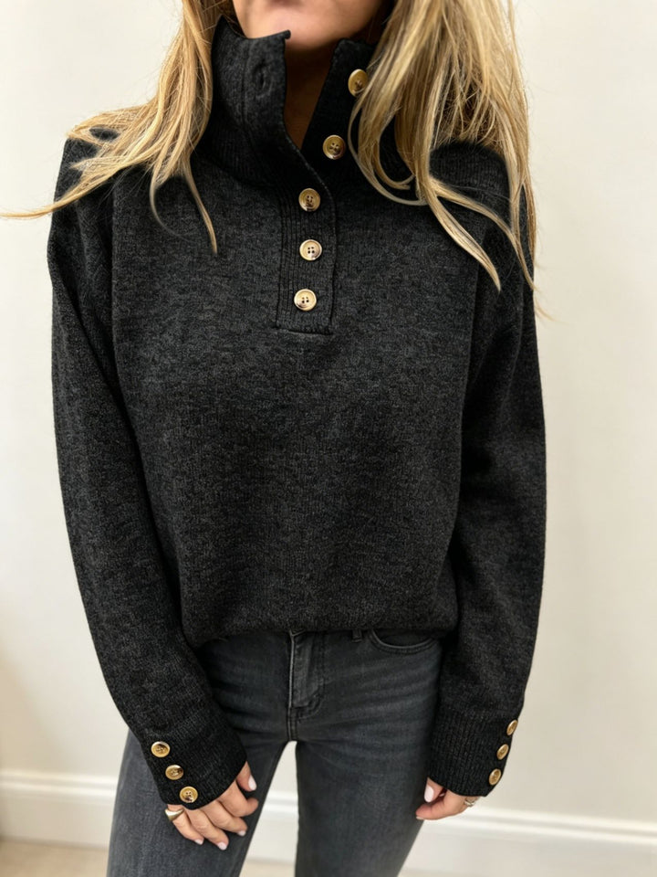 Damen Strickpullover mit hohem Knopfkragen, dekorativer Frontleiste und Zierknöpfen – Mavelle