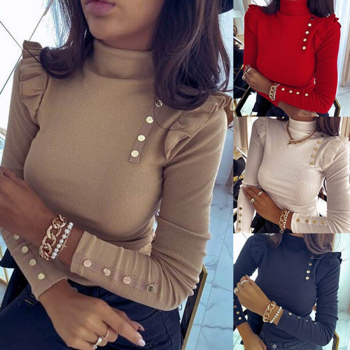Damen Gerippter Rollkragenpullover mit Rüschenschultern und Zierknöpfen – Mavelle
