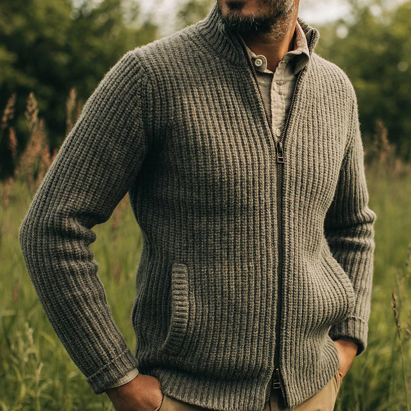 Herren Grob gestrickte Zip-Jacke mit seitlichen Eingrifftaschen und Stehkragen Echoarchiv