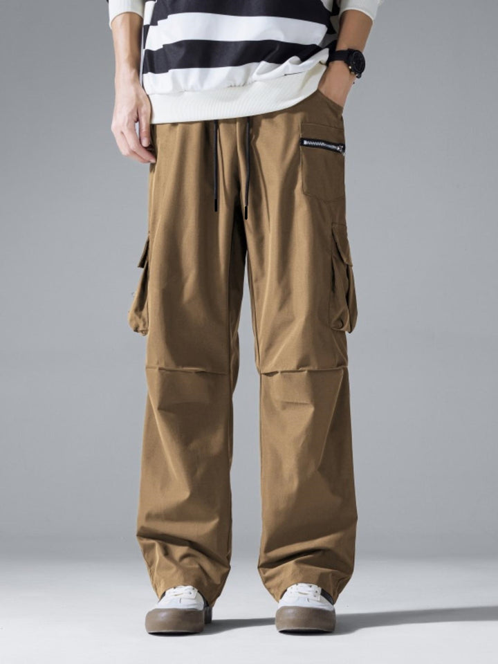 Herren Weite Cargo‑Hose im Baggy‑Cut mit Tunnelzugbund, Zipper‑Tasche & Klappfächern Echo Archiv