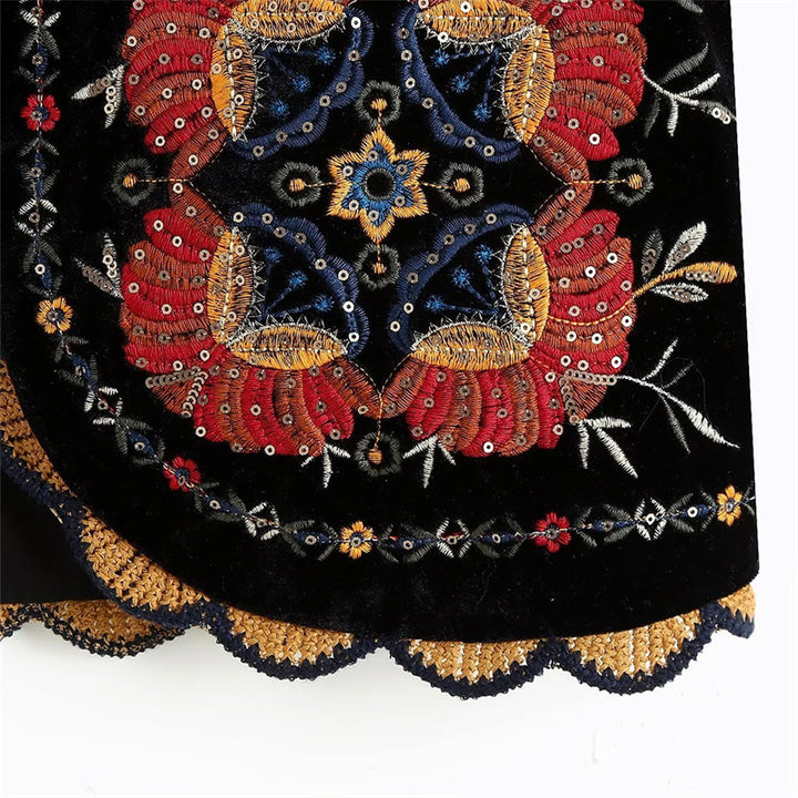 Damen Bestickte Samtweste mit folklorischer Perlenstickerei und gewelltem Saum Echoarchiv