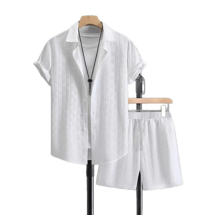 Herren modisches Sommer-Outfit mit strukturiertem Design und kurzen Ärmeln Echoarchiv