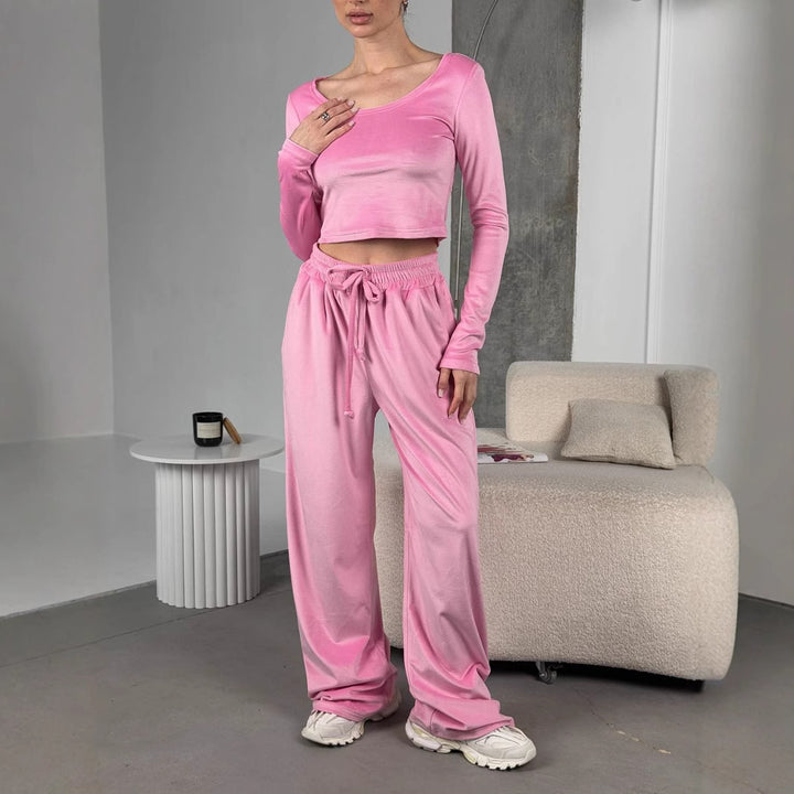 Damen samtiges bauchfreies Langarm-Crop-Top mit weitem Rundhalsausschnitt – Avérine