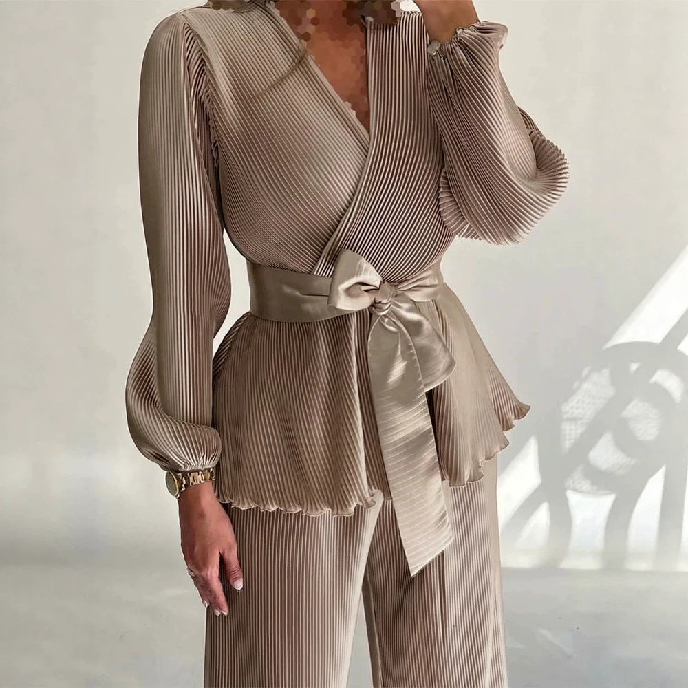 Damen Elegantes Plissee-Hosenanzug mit Bindegürtel Echo Archiv