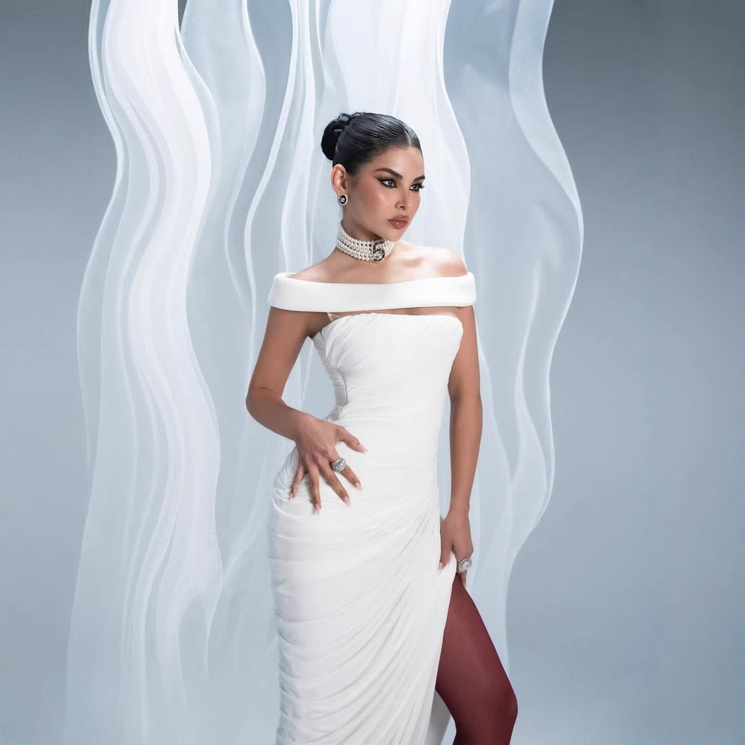 Damen Elegantes, schulterfreies Maxikleid mit raffinierten Drapierungen und hohem Schlitz Echo Archiv