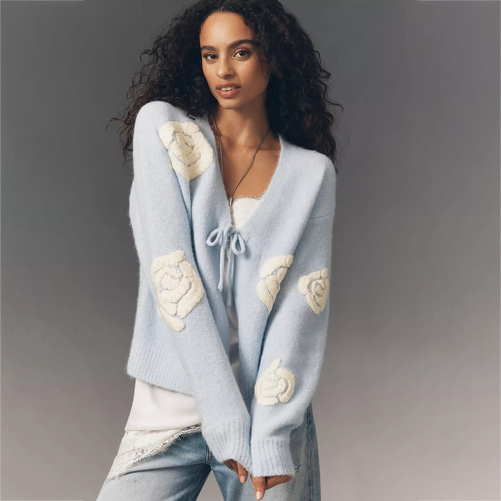 Damen Kuscheliger Mohair-Cardigan mit Zierblumen-Applikationen – Veloura