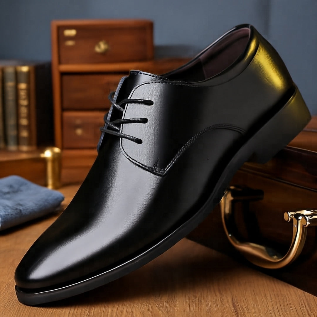 Herren Elegante und glänzende Schnürschuhe Echoarchiv