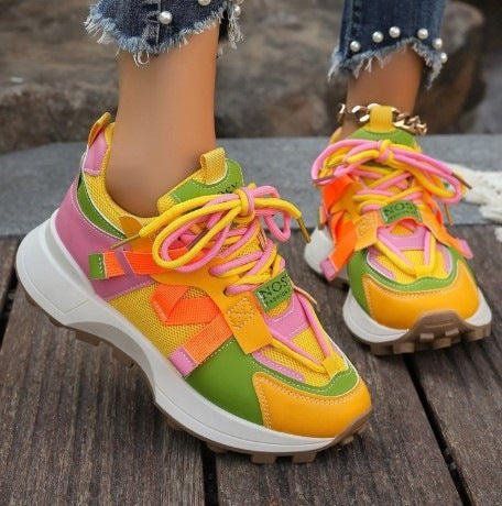 Damen Chunky-Plateau-Sneaker mit atmungsaktivem Mesh und montierten Riemen – Névara