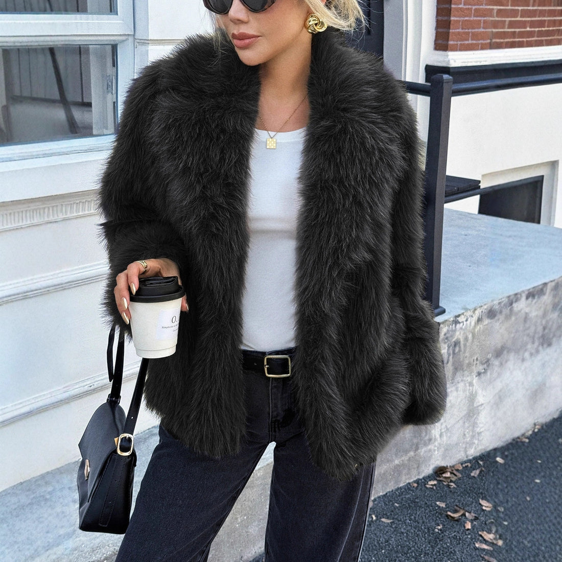 Damen Kurzjacke aus dichtem Hochflor‑Faux‑Fur mit voluminösem Umlegekragen Echo Archiv