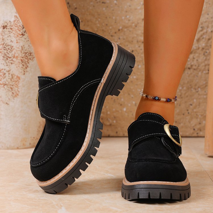Damen Chunky Loafer im Mokassin‑Stil mit großer Zierschließe, Velours‑Optik und profilierter Gummisohle – Lioré