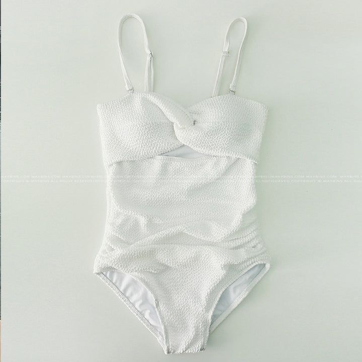 Damen Einteiler Badeanzug mit elegantem Wickeldesign und modischen Rüschendetails Echo Archiv