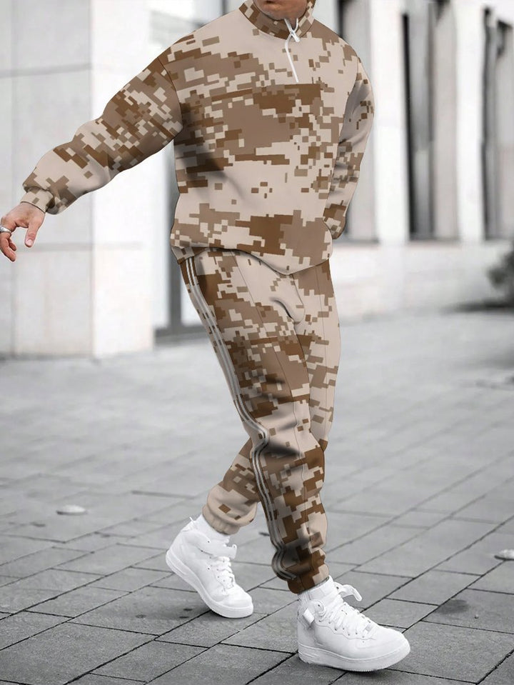 Herren modischer Trainingsanzug im trendigen Camouflage-Design Echoarchiv