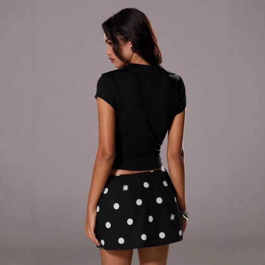 Damen Elegantes Bodysuit mit tiefem V-Ausschnitt und dekorativer Knopfleiste Echo Archiv
