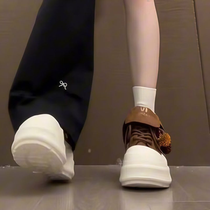 Damen Sportliche Plateau-Sneaker mit verspielten Anhängern Echo Archiv