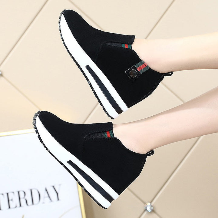Damen nan Slip-On Keil-Stiefelette mit verstecktem Plateau und rutschfester Profilsohle Echo Archiv