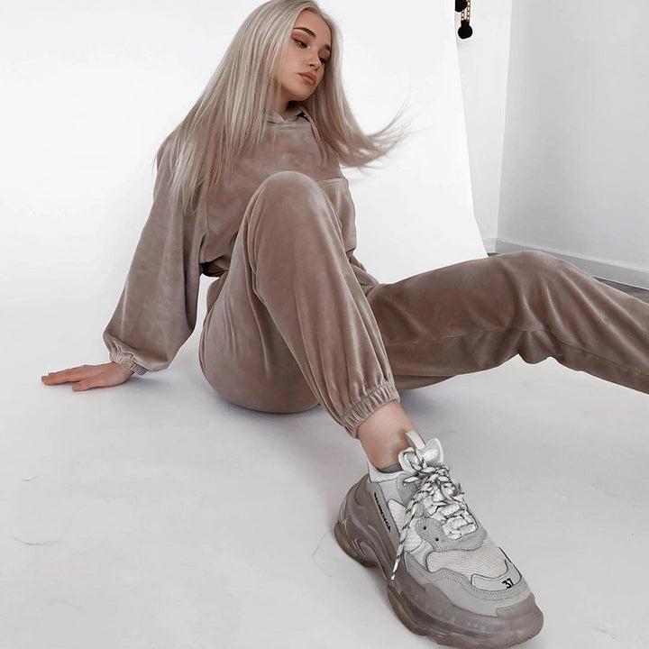 Damen Samt-Cropped-Loungewear-Set mit Kapuzenpullover und elastischer High-Waist-Jogginghose – Auréline