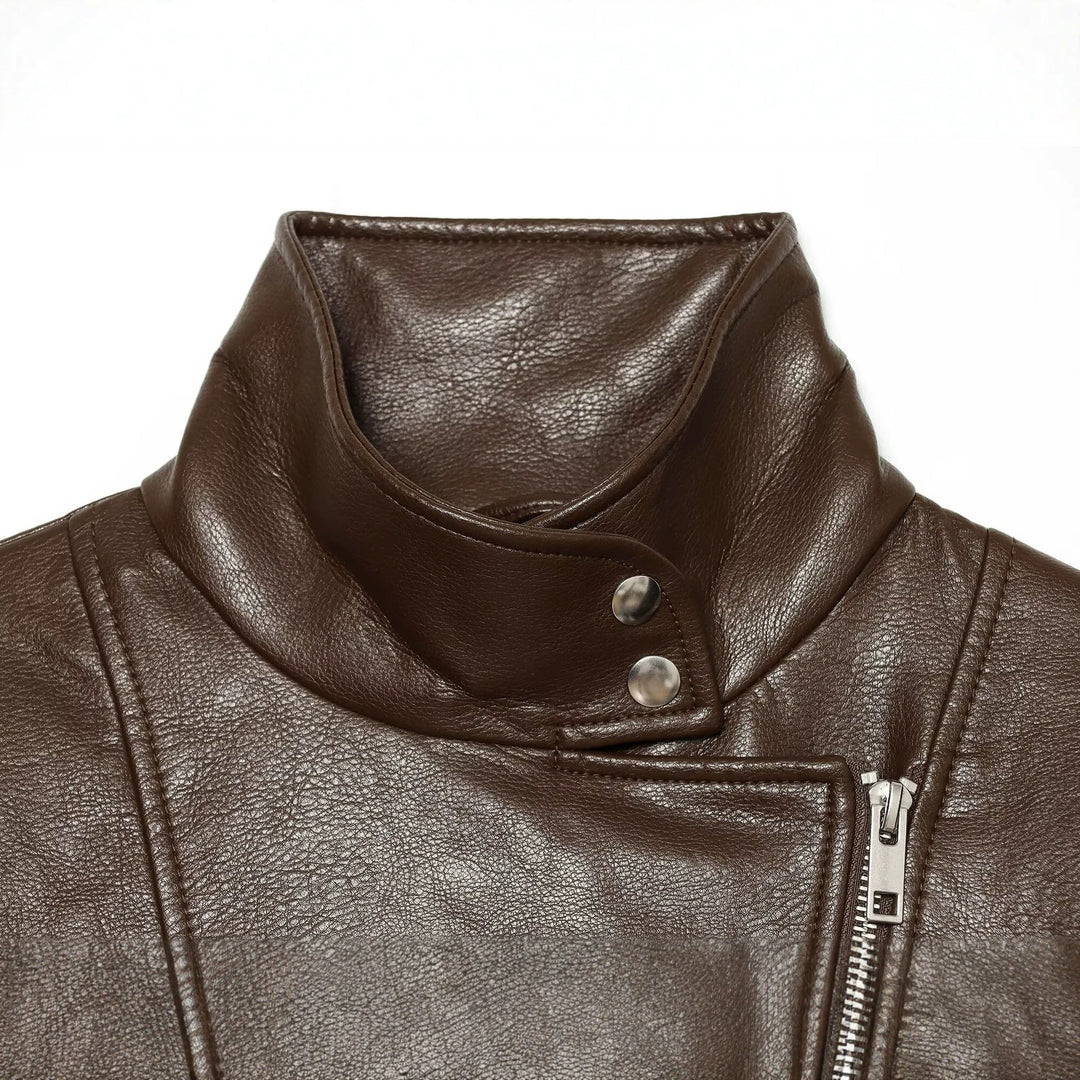 Damen Kurze Kunstleder-Bikerjacke mit Stehkragen, asymmetrischem Reißverschluss und elastischem Saum Echo Archiv