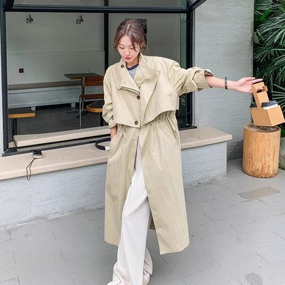 Damen Oversize-Trenchcoat mit Cape‑Rücken, Tunnelzugtaillierung und weiten Ärmeln – Montévia