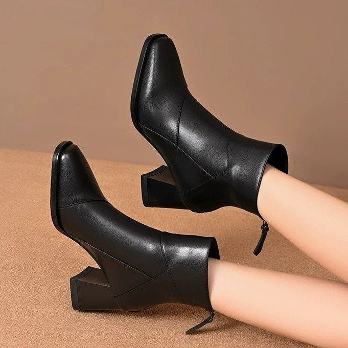 Damen Modische Stiefeletten mit Blockabsatz und spitzer Zehenpartie Echo Archiv