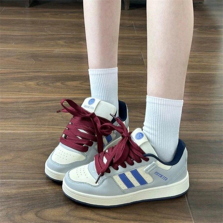 Damen Sneakers mit stilvollen Akzenten und rutschfester Sohle Echo Archiv