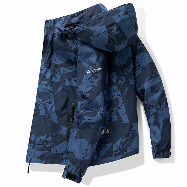 Herren Technische wasserdichte Kapuzenjacke mit grafischem Camouflage‑Print, Reißverschlusstaschen und verstellbarem Saum Echo Archiv