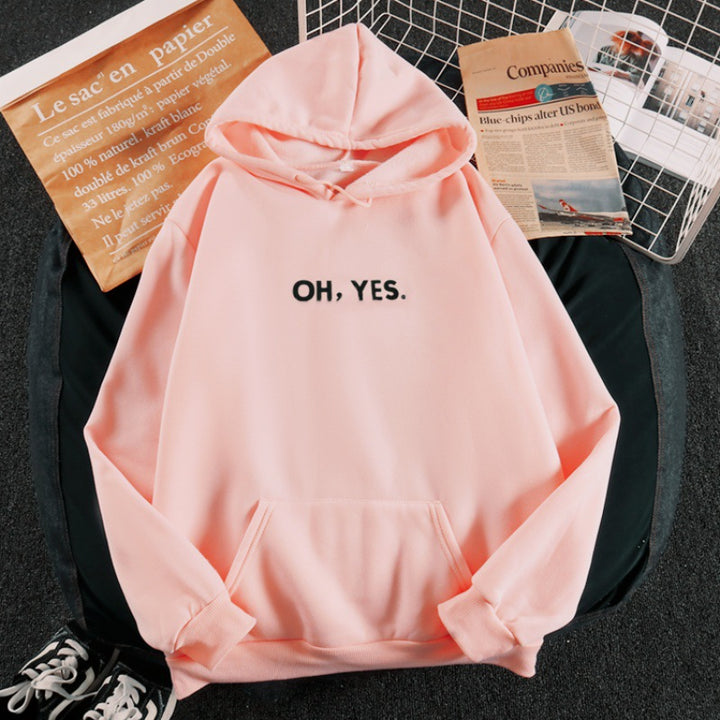 Damen Kapuzenpullover mit weichem Innenfutter, Kängurutasche und dezentem Frontprint – Auréline