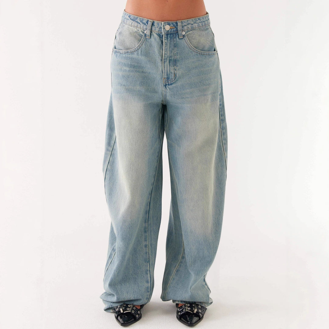 Damen nan oversized Denimjacke mit heller Vintage-Waschung, aufgesetzten Brusttaschen und verlängerten Manschetten Echo Archiv