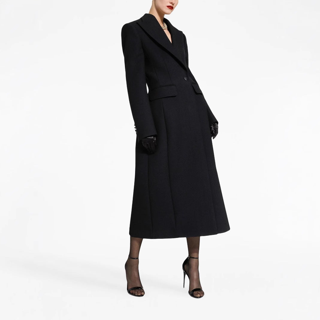 Damen Taillierter Longline-Mantel mit spitzem Revers und Gehschlitz Echoarchiv