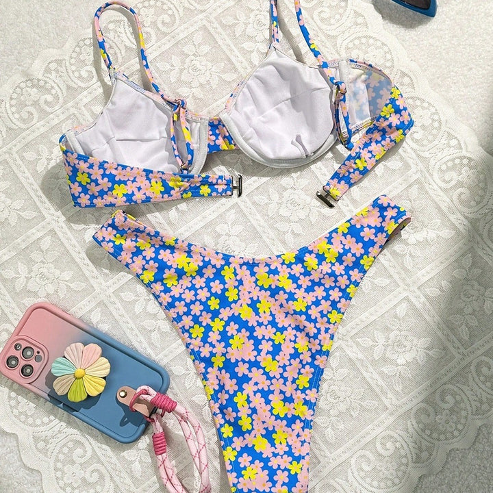 Damen Bademode mit floralem Design und raffinierten Trägern Echo Archiv