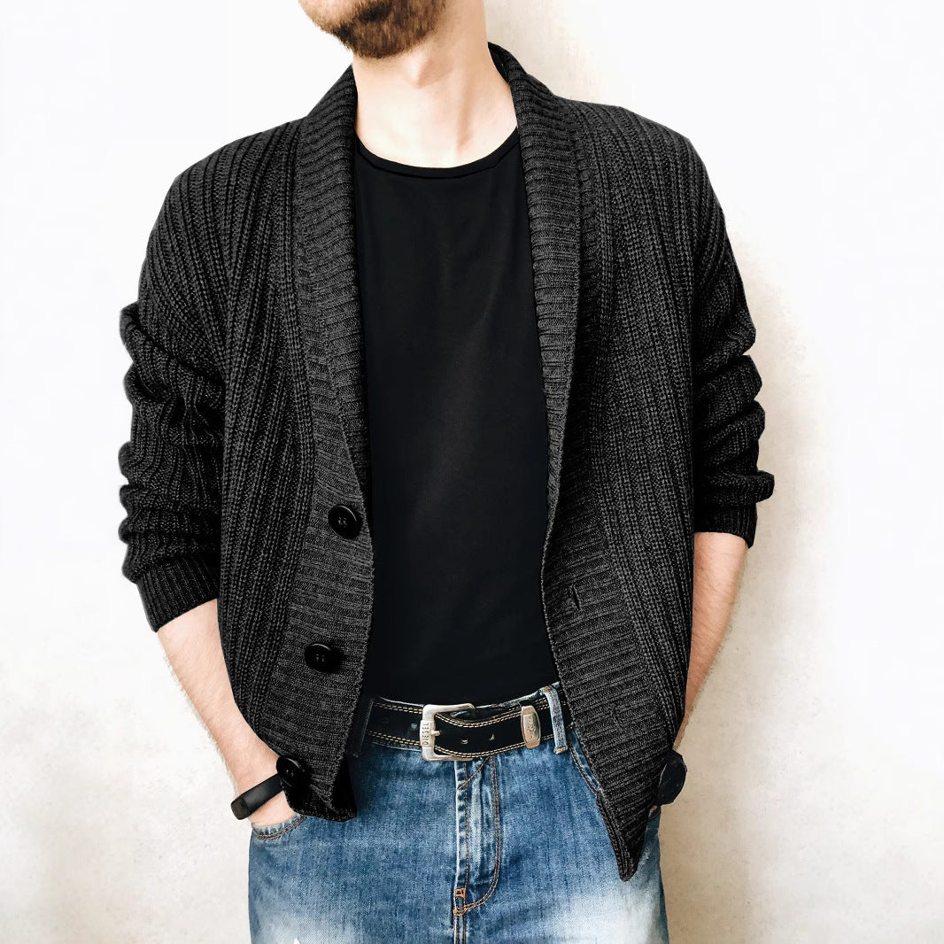 Herren Strickjacke mit großem Kragen und dekorativen Knöpfen Echoarchiv