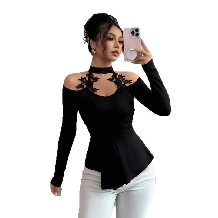 Damen nan schulterfreies Langarm-Top mit Chokerkragen, floralen Spitzenapplikationen und tailliertem Schößchen Echo Archiv