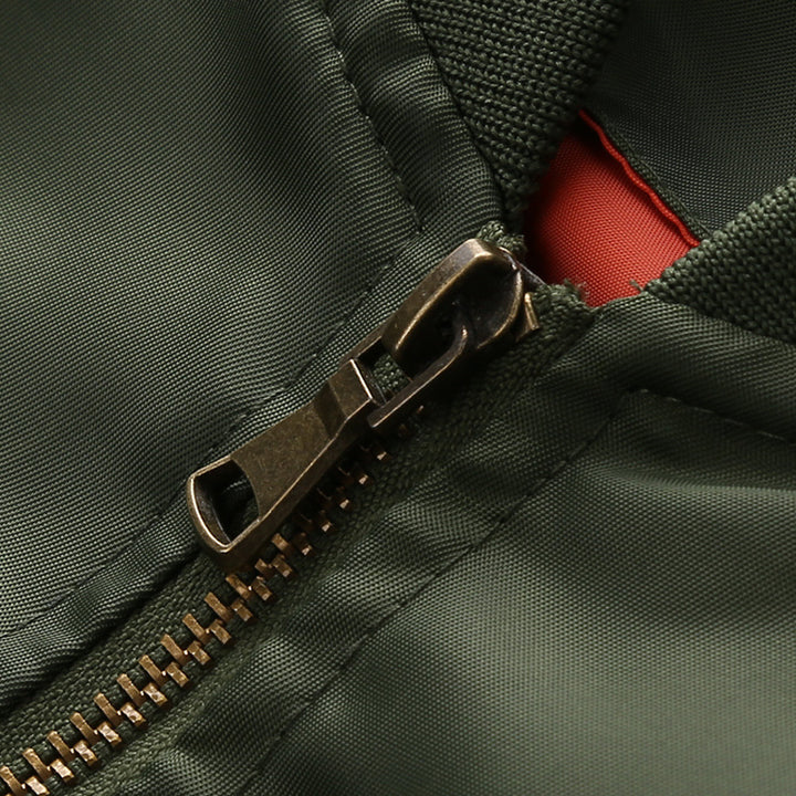 Herren nan moderne Bomberjacke mit Metallreißverschluss, Utility-Ärmeltasche und gerippten Bündchen Echo Archiv