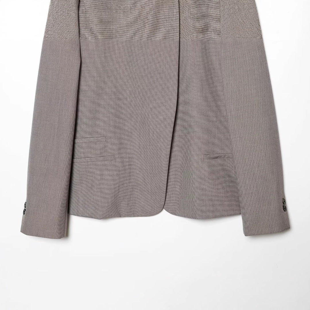 Damen Kurzer taillierter Blazer mit Stehkragen und asymmetrischer Knopfleiste Echo Archiv