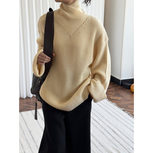 Damen Oversize Rippstrick-Rollkragenpullover mit V‑Passe Echoarchiv