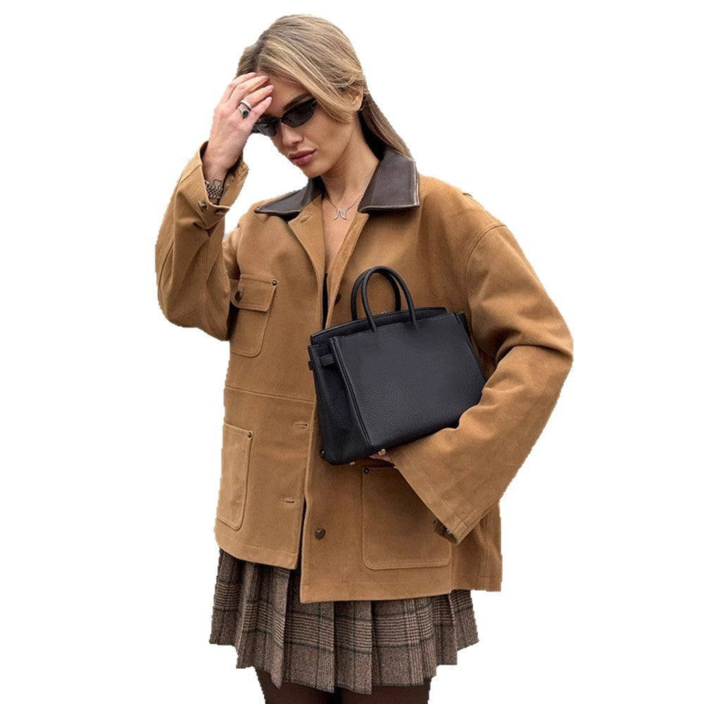 Damen Boxy Kurzjacke aus Veloursleder‑Optik mit Kontrastkragen & Pattentaschen Echoarchiv