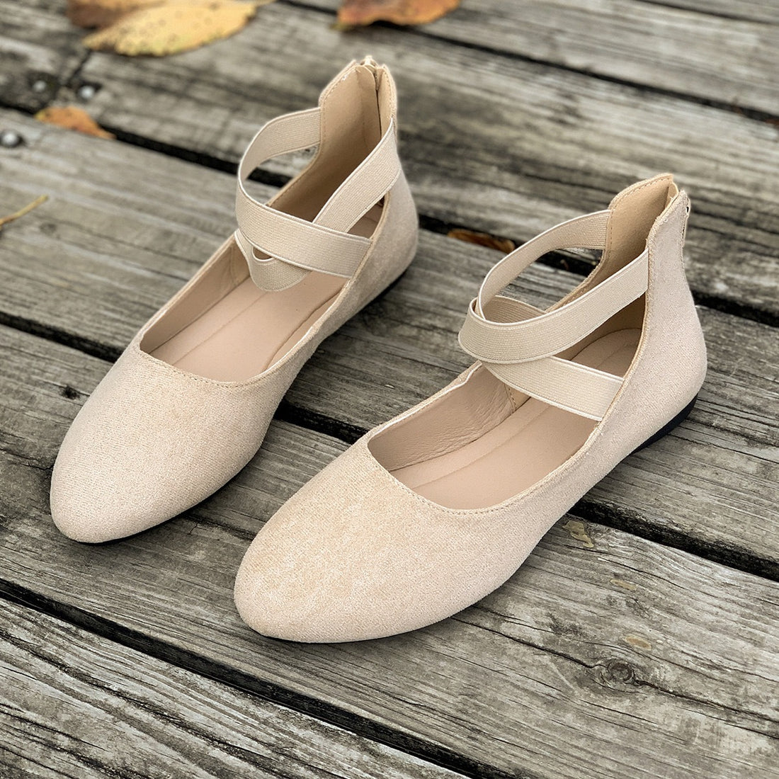 Damen Flache Ballerina-Slipper aus Wildlederimitat mit elastischen Kreuzriemen – Lioré