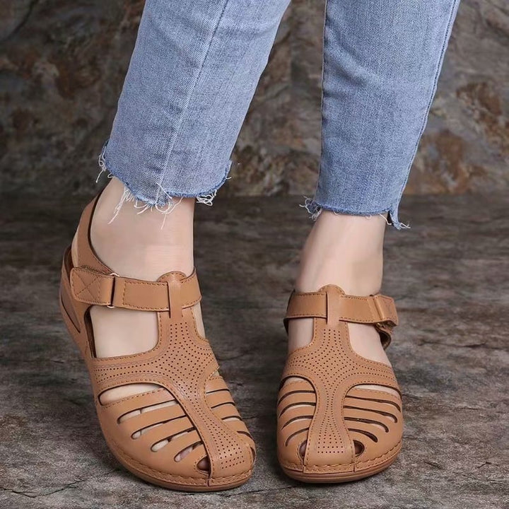 Damen nan geschlossene Slingback-Sandale mit perforiertem Obermaterial, ergonomischem Komfortfußbett und leichtem Keilabsatz Echo Archiv