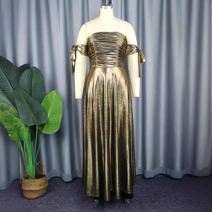 Damen glamouröses Abendkleid mit schulterfreiem Design und eleganten Raffungen Echo Archiv