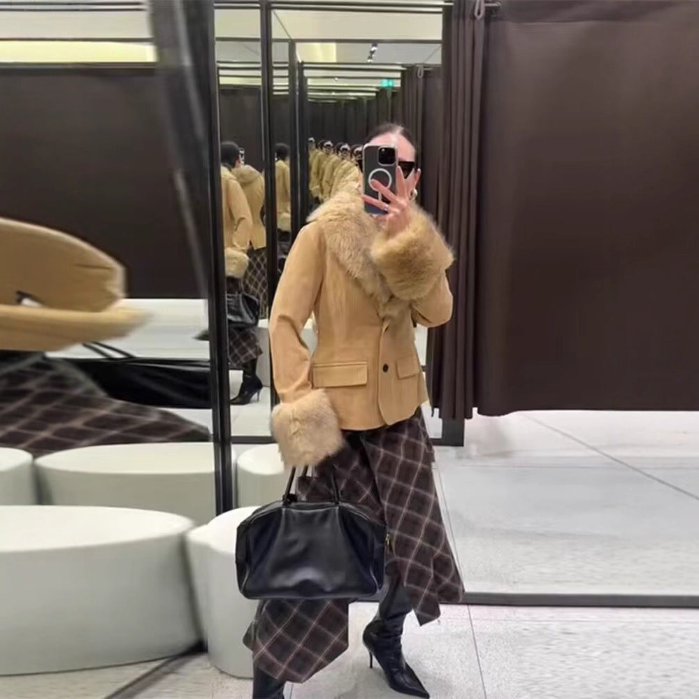 Damen Kurzjacke aus Veloursimitat mit voluminösem Schalkragen und Fellbündchen Echo Archiv