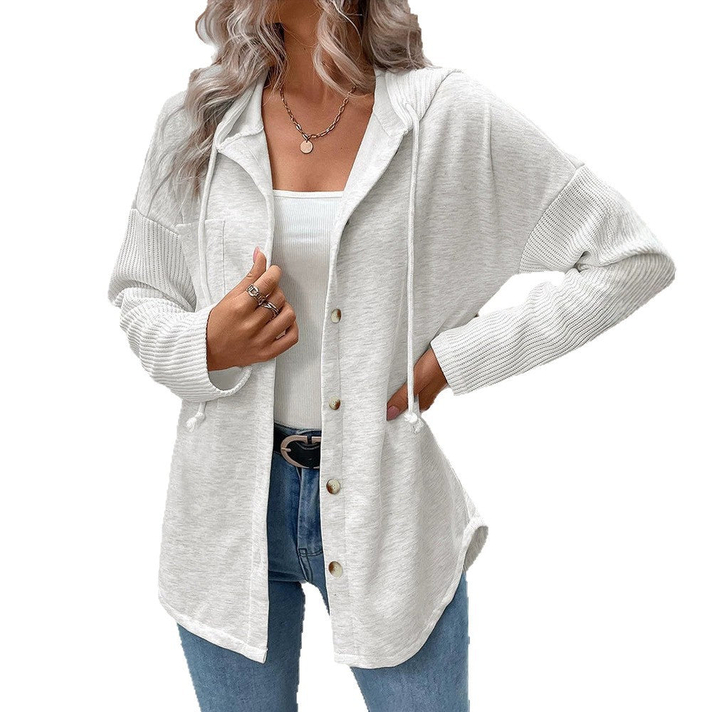 Damen Kapuzencardigan mit Knopfleiste, kontrastierenden Rippärmeln und lässiger Longline-Silhouette – Veloura