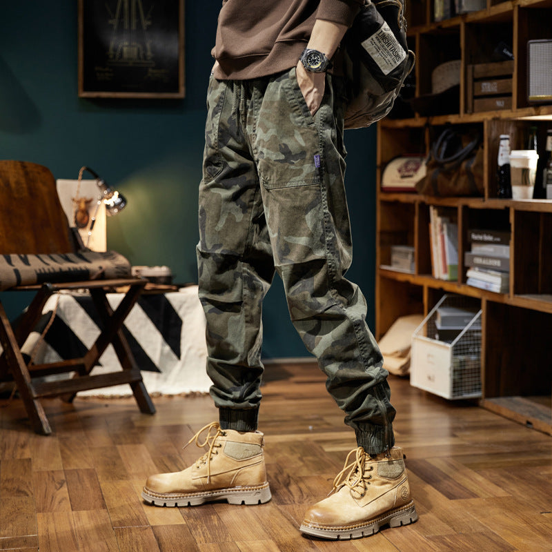 Herren Camouflage-Cargo-Jogginghose mit Tunnelzug, Knieabnähern und geripptem Knöchelabschluss Echo Archiv