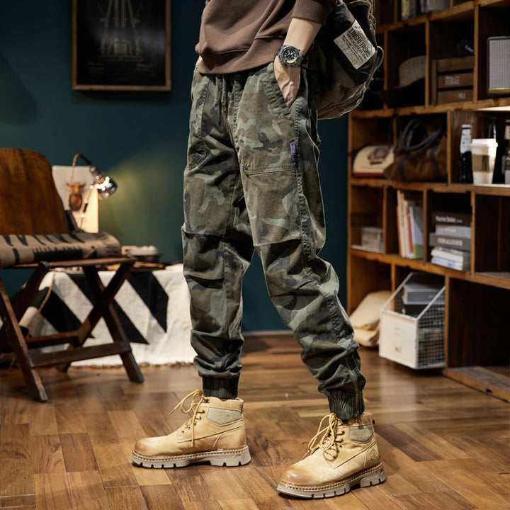 Herren Camouflage-Cargo-Jogginghose mit Tunnelzug, Knieabnähern und geripptem Knöchelabschluss Echo Archiv