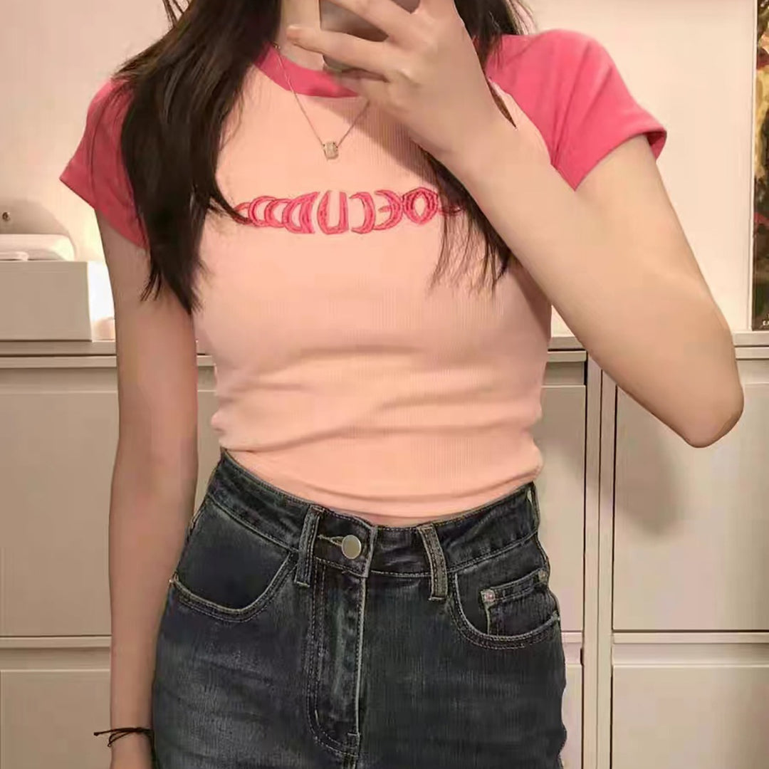 Damen Cropped T-Shirt mit kontrastierenden Ärmeln und modernem Aufdruck Echo Archiv